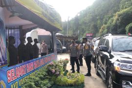 Kapolda Sumbar tinjau pos pengamanan di Kota Solok dan Sawahlunto