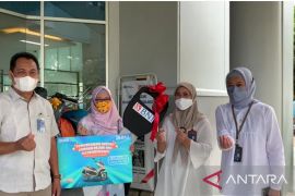 BNI serahkan hadiah RejekiGaPakeNanti untuk nasabah Probolinggo