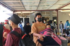 Pemudik mulai memadati pelabuhan Roro Kuala Tungkal