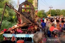 Sedikitnya 11 peserta prosesi tewas tersengat listrik di India