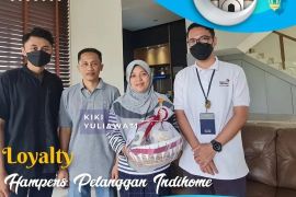 Telkom Jambi sambut Idul Fitri dengan pemberian "hampers" kepada pelanggan setia