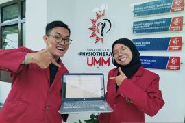 Dua mahasiswa fisioterapi UMM raih penghargaan pada ajang PIMAF