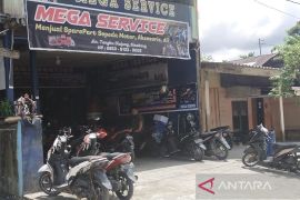 Bengkel servis motor di Simeulue banjir pelanggan