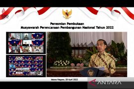 Presiden minta percepat hilirisasi industri, stop ekspor bahan mentah