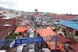 Arus mudik  di Terminal Simpang Aur Bukittinggi naik 40 persen