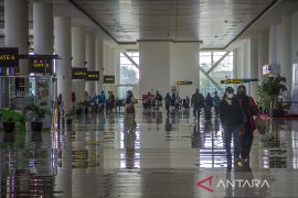 Arus Mudik Di Bandara Syamsudin Noor
