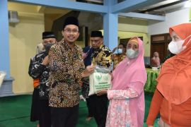 Gus Muhdlor salurkan 30 ton beras zakat fitrah dari Baznas Sidoarjo