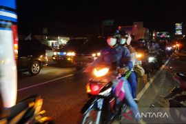 Arus balik di jalur arteri Tangerang masih landai
