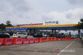 Penerapan "One way" di gerbang tol Kalikangkung Semarang berlanjut