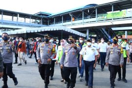 Jumlah penumpang di Pelabuhan Merak melebihi kapasitas normal
