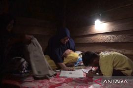 Lampu tenaga surya Kopernik berdampak positif untuk masyarakat pesisir di Kalimantan Selatan