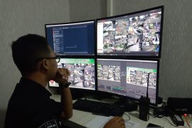 Polres Sukabumi pantau arus mudik Idul Fitri melalui layar CCTV