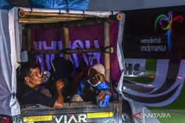 Meski sudah dilarang, ada pemudik nekat pulang kampung pakai mobil bak terbuka