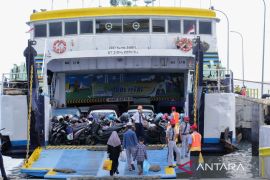 Arus mudik masih terpantau di pelabuhan penyeberangan Situbondo-Madura