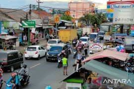 Jalur utama di Cianjur tertutup bagi kendaraan berat selama musim Lebaran