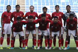 Ribuan orang rela antre semalaman demi dapat tiket Indonesia U-23 vs Vietnam
