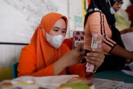 Warga Gorontalo mulai terima BLT minyak goreng