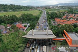 Pengelola sebut volume kendaraan keluar GT Merak meningkat tapi lancar