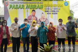 Video-Tujuh ton minyak goreng GAPKI untuk pasar murah Pemprov Kalsel