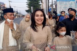 Berhasil puasa penuh, anak Ayu Ting Ting minta hadiah photocard BTS