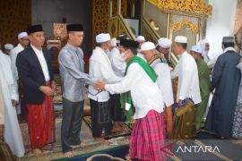 Wabup ajak masyarakat Batola menggapai kesucian setelah menjalankan ibadah puasa