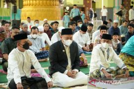 Catur Sugeng Susanto berpamitan saat salat idul fitri