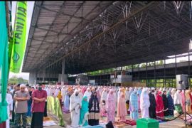 Babinsa turut amankan Shalat Idul Fitri di Biak Numfor