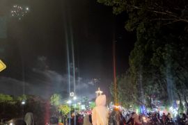 Warga "kota dodol" Kandangan Kalsel tumpah ruah saksikan malam lebaran 1443 H