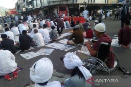 Ribuan warga Shalat Idul Fitri di Masjid Raya Al Fatah Ambon