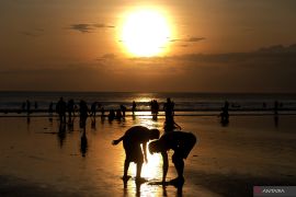 Liburan Idul Fitri di Pantai Kuta, Bali