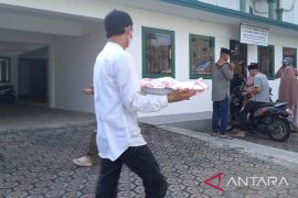 Warga Pangkapinang gelar tradisi Nganggung, rayakan Idul Fitri