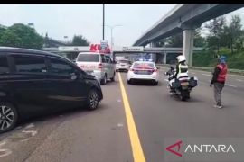 Tol Jakarta-Cikampek masih padat di hari kedua lebaran