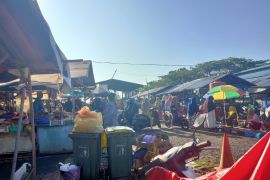 LEBARAN - Aktivis pasar pagi Kandangan Kalsel sudah terlihat