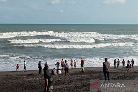 Wisatawan padati Pantai Goa Cemara Bantul usai hari Lebaran