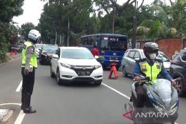Akses menuju TMII macet satu kilometer pada H+1 Lebaran 1443 Hijriah