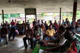 Babinsa di Biak bantu pihak adat selesaikan kasus asusila