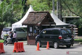 Libur Lebaran, Pantai Watu Dodol Banyuwangi diserbu pengunjung
