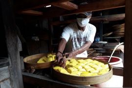 Tahu takwa Kediri banyak diburu pemudik untuk oleh-oleh Lebaran