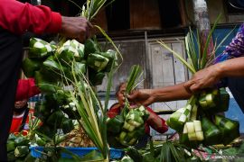 Pedagang Musiman Cangkang Ketupat