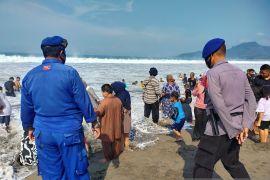 Wisatawan Bogor tenggelam di Pantai Karanghawu belum ditemukan