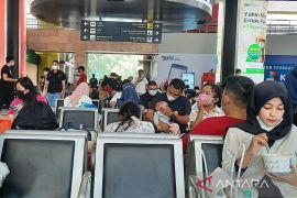 KAI operasikan kereta tambahan akomodir penumpang Stasiun Gambir