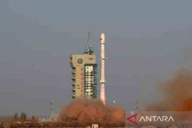 China luncurkan roket Long March-2D, bawa delapan satelit menuju orbit