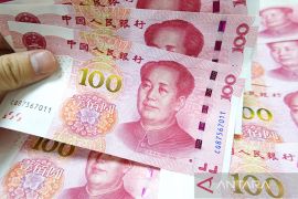 Yuan terpangkas lagi 30 basis poin menjadi 6,7467 terhadap dolar AS