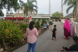 Ribuan wisatawan padati objek wisata di Mentok