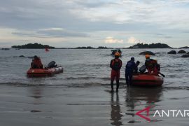 Basarnas Babel ingatkan pengunjung pantai gelombang pasang