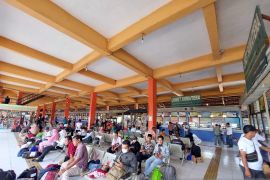 Jumlah pemudik di Kampung Rambutan semakin menurun