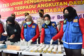 Polresta Sidoarjo gelar tes urine pengemudi bus di Terminal Purabaya