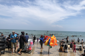 Kisah pengunjung yang menginap di Pantai Anyer akibat macet