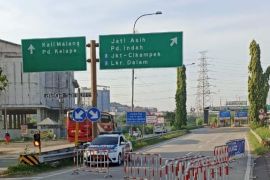 Arus lalu lintas di SS Cawang, GT Kalimalang, dan SS Cikunir dialihkan
