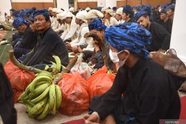 Warga Baduy datangi Rumah Dinas Gubernur Banten laksanakan seba